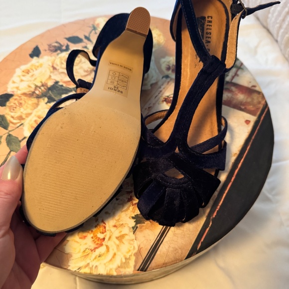 Anthropologie Dark Blue Velvet 1920s Mary Jane Heels - Picture 3 of 6